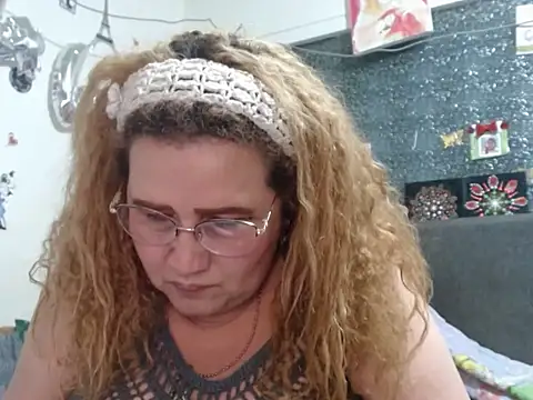 Perla1981--'s Live XXX Chat