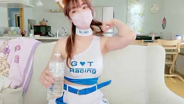 SUZU_1201 élő XXX-chatje