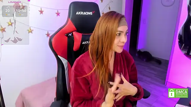 LindaSilverstone Chat XXX in diretta