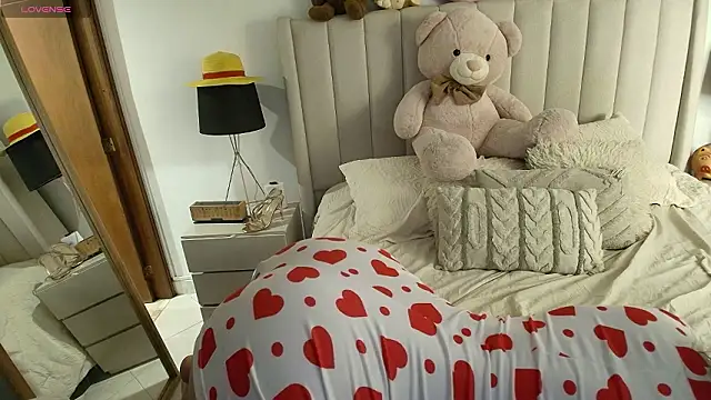 Soyhinata_ élő XXX-chatje