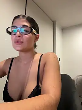 SoyKeesy 在線直播表演