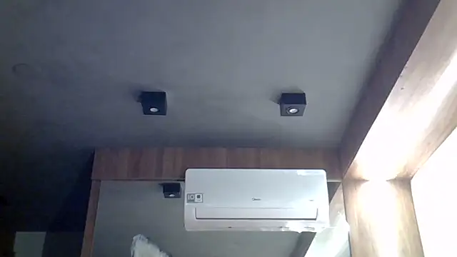 SkinnyKitten's Live XXX Chat