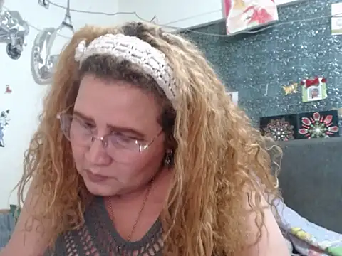 Perla1981-- Adlı Modelin Canlı XXX Sohbeti