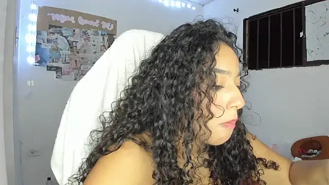 emily_stars1 Adlı Modelin Canlı XXX Sohbeti