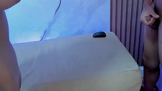 Chat XXX en directo de MielAndLeo