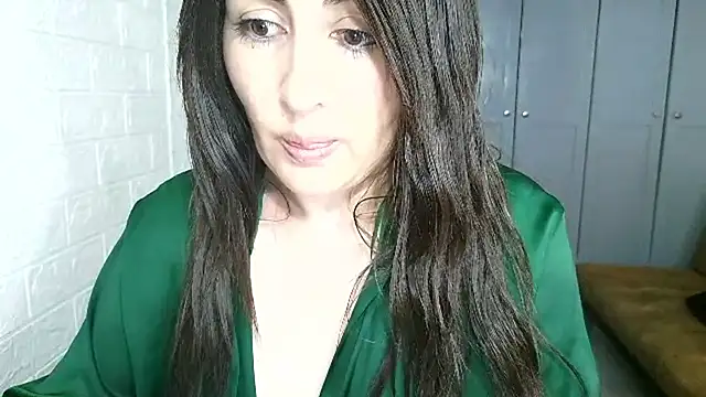 Show modela naughty_sarahh na web-kameri