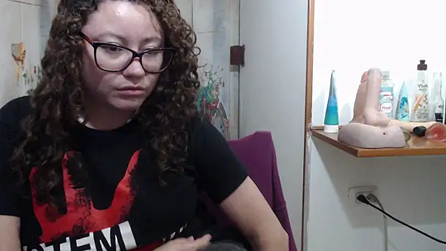 curly_greeneyed Live XXX Chat