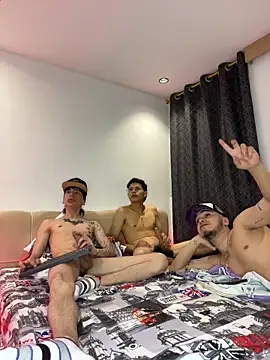 TheBatMansion: вебкам-шоу