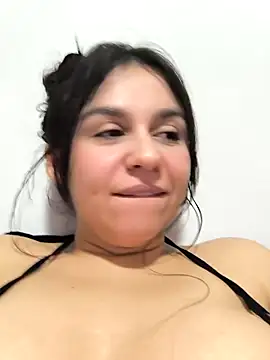 Daniela-rosee live XXX chat