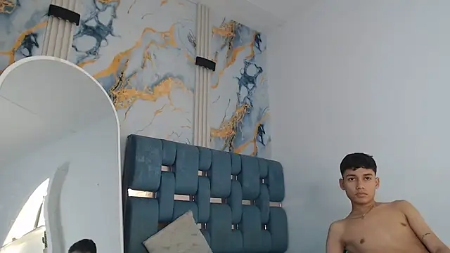 COUPLES_BOYS Adlı Modelin Canlı XXX Sohbeti