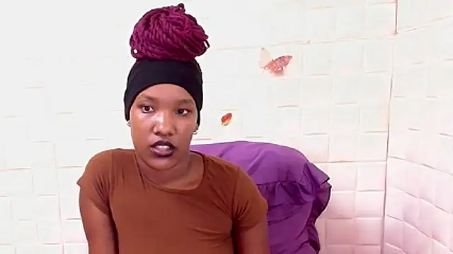 EroticSexyPrada Adlı Modelin Canlı XXX Sohbeti