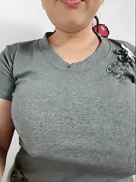 Shine_Mai Adlı Modelin Canlı XXX Sohbeti