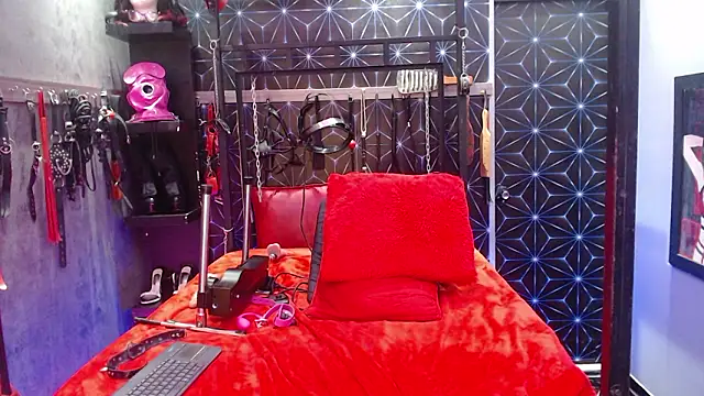 Онлайн чат XXX lorna_cox_bdsm