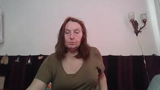 AnnaLive570's Live Chat Room