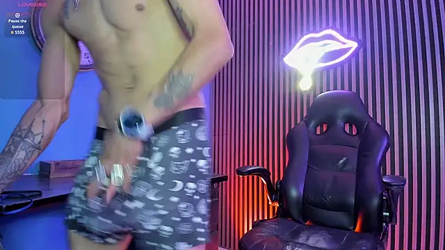 Maximoking26 live XXX chat