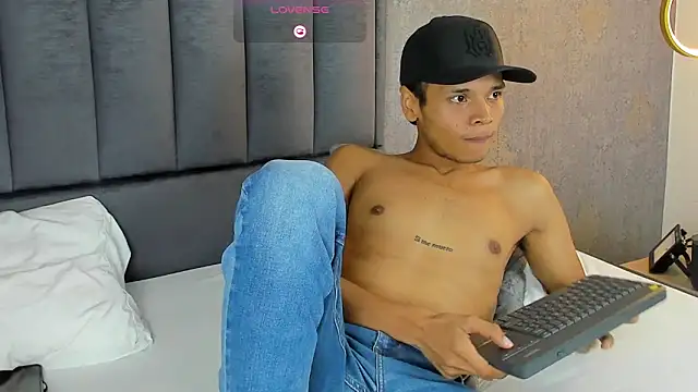 Alejandroo_Montenegro 라이브 XXX 채팅