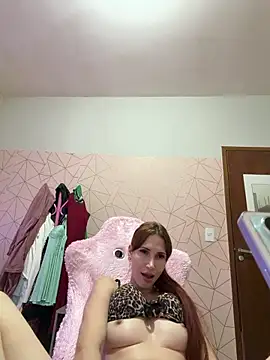 Irresistible24's Live XXX Chat