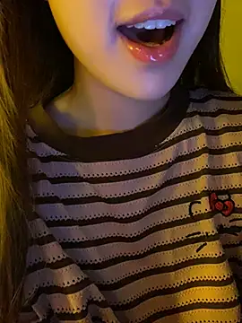 Chat XXX ao vivo de Uyennii02