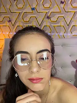 MelanyyJhonson15's Live XXX Chat