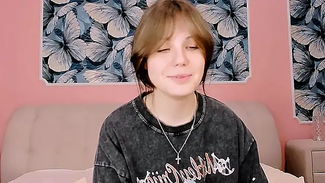 Chatroom XXX en direct de YONA_WINK