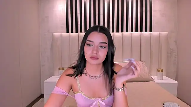 SkyDelacroix's Live XXX Chat