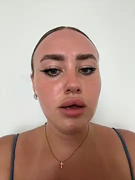 KiraSunshine's Live XXX Chat