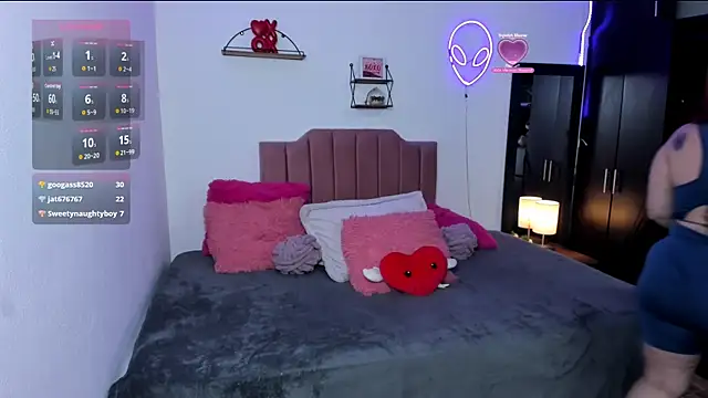 Nina_curves: онлайн-секс-чат