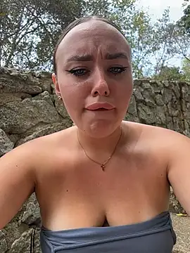 KiraSunshine 在線直播表演