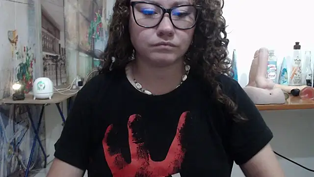 curly_greeneyed élő XXX-chatje