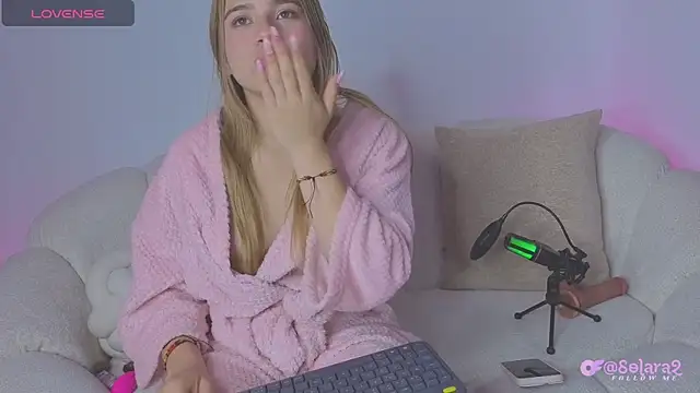 Онлайн чат XXX DollfaceInk