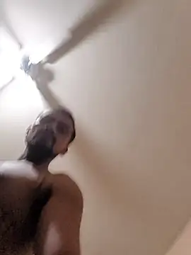 Cnutt310 Show in webcam