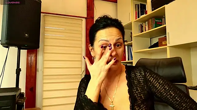 MiriamDelyn live XXX chat