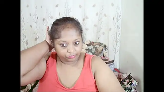 XXX chat uživo modela Indiantasha