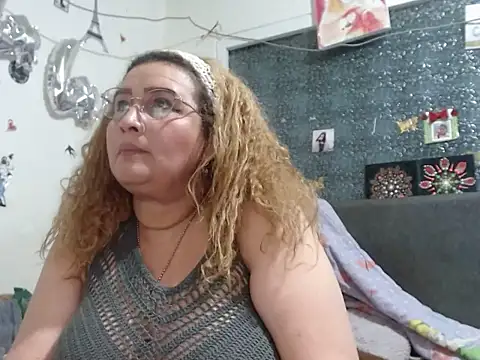 Perla1981-- Live XXX Chat