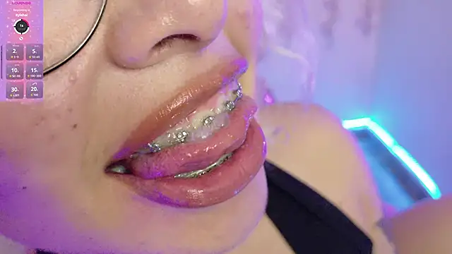 Haelycute's Live XXX Chat