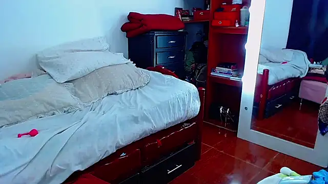 MariamGray1 Adlı Modelin Canlı XXX Sohbeti