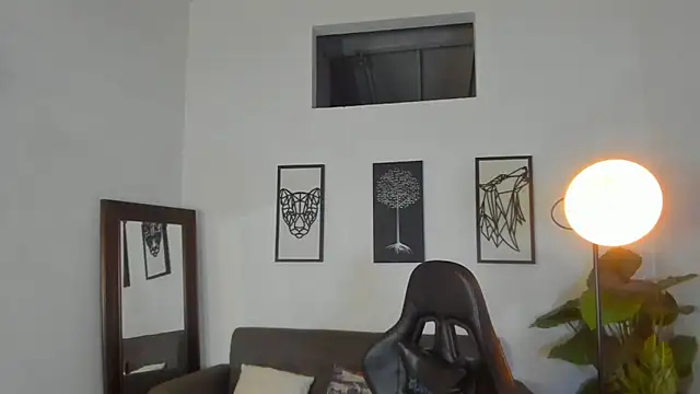 Justin_kingX7 Chat XXX in diretta