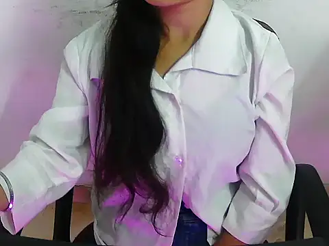 Hotsurbhi Adlı Modelin Canlı XXX Sohbeti