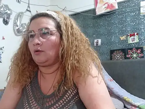 Perla1981-- Live XXX-chat