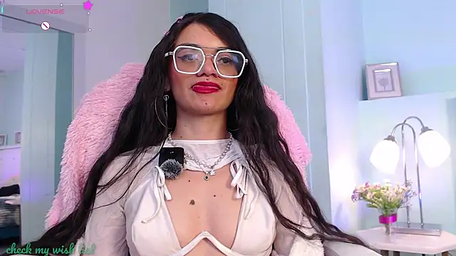 Emerald_gh Chat XXX in diretta