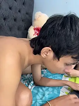 Pertunjukan Kamera Web two_cam_latin