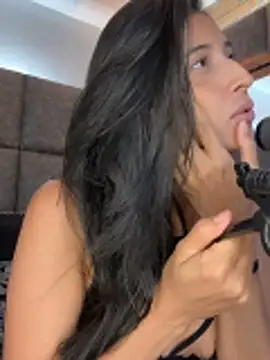 دردشة BrigitteVons الجنسية المباشرة