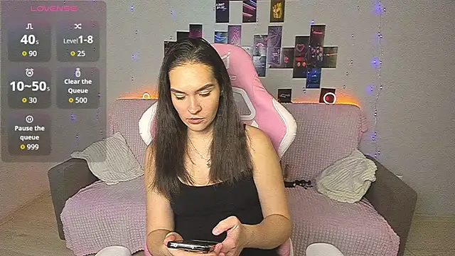 Lola_Doll_x Show in webcam