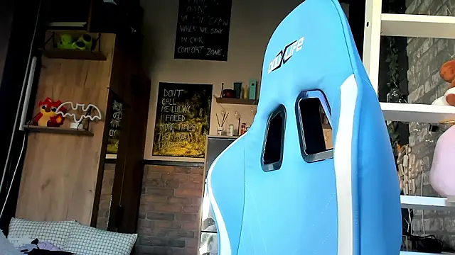 karo123421 élő XXX-chatje