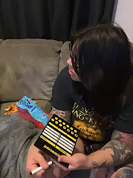 Chatroom XXX en direct de miacanela_xo