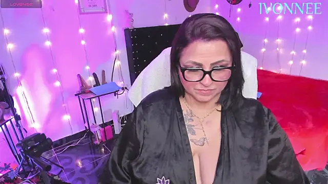 Ivonnee__ Adlı Modelin Canlı XXX Sohbeti