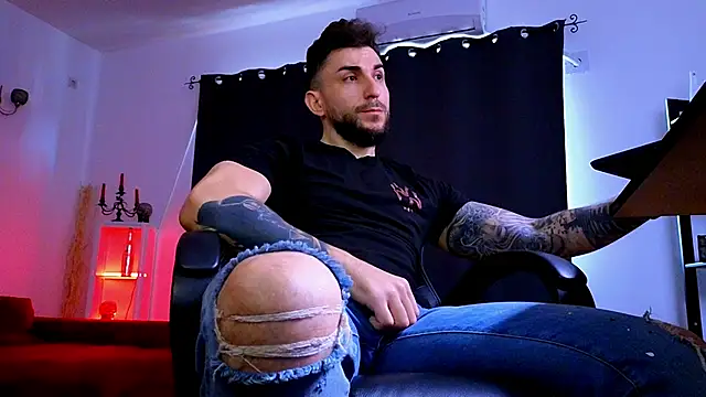 MightyAaron66 Adlı Modelin Canlı XXX Sohbeti