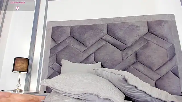 TahliaMoreau: διαδικτυακό σόου στην κάμερα