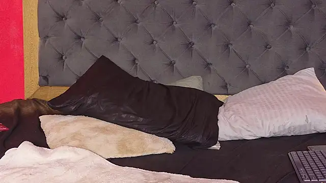 YayaHilton: онлайн-секс-чат