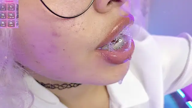 Haelycute: απευθείας συνομιλία ΧΧΧ